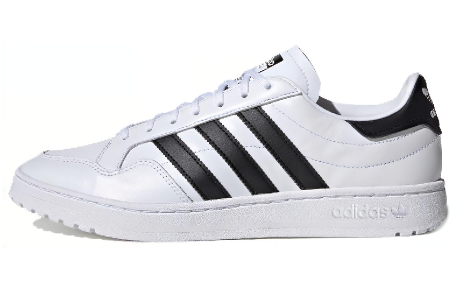 adidas Team Court